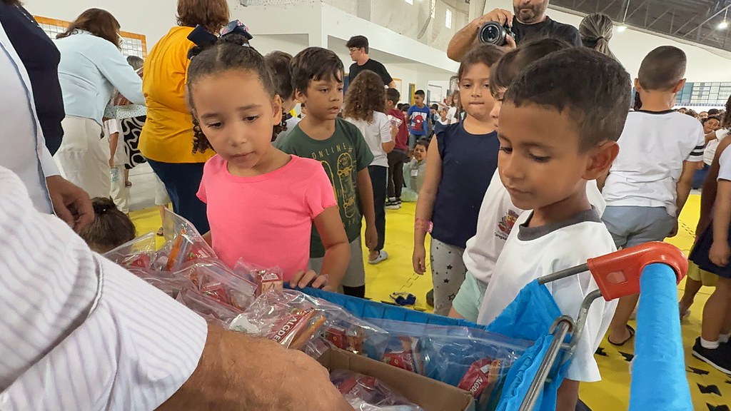 Programa Dentista na Escola distribui 10 mil kits de higiene bucal na rede municipal de Caraguatatuba