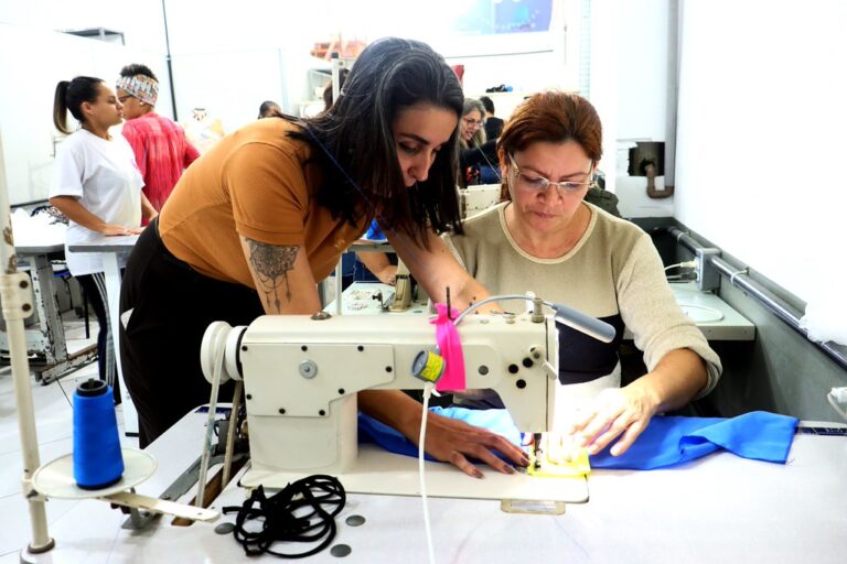 fundo-social-abre-inscries-para-workshop-de-costura-criativa_55153665554_l