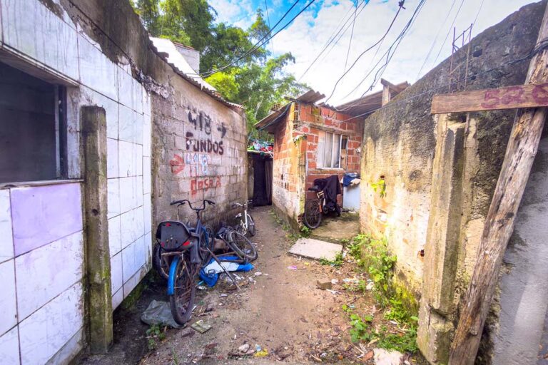 prefeitura-de-caraguatatuba-cadastra-famlias-em-rea-de-risco-no-rio-do-ouro-para-reassentamento-habitacional_55124523777_l copiar