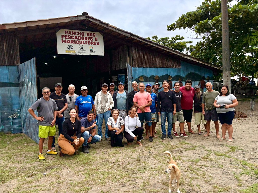 prefeitura-e-comunidade-pesqueira-oficializam-uso-de-ranchos-na-praia-da-cocanha_55146093234_l
