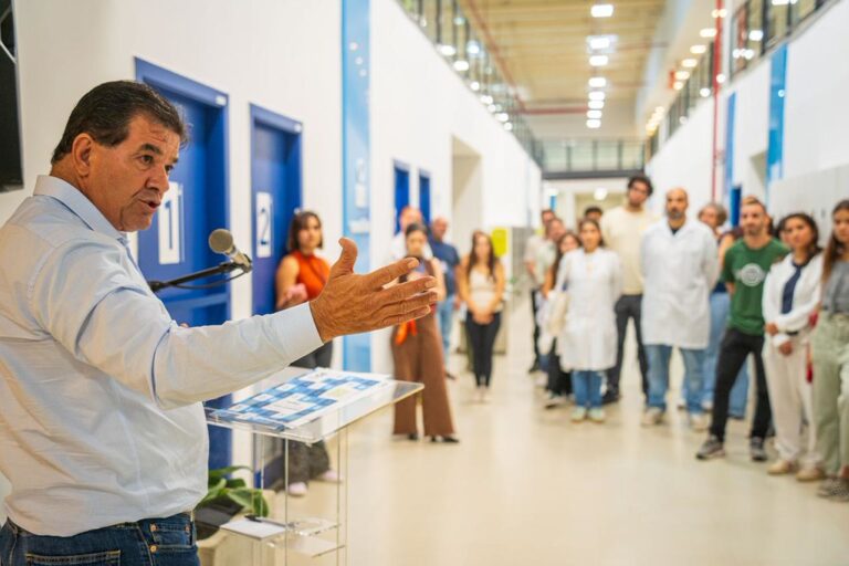 prefeitura-e-unitau-inauguram-ambulatrio-escola-e-ampliam-atendimento-especializado-em-caraguatatuba_55152385952_l