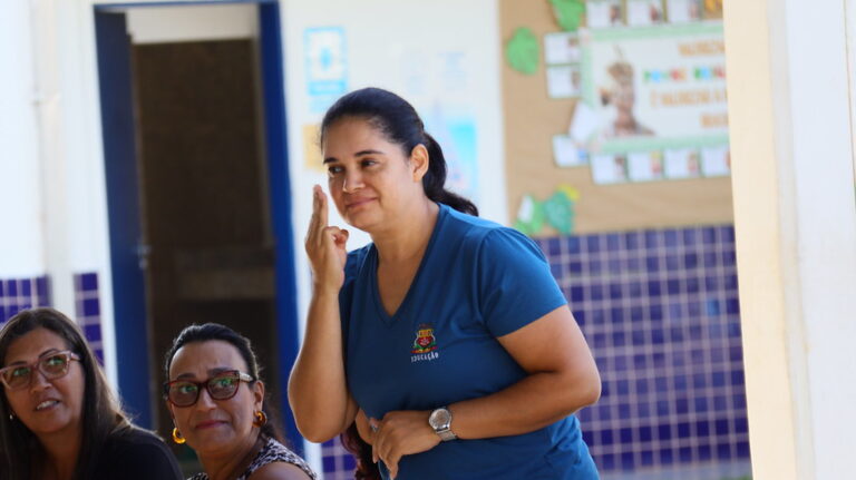 Escolas de Caraguatatuba realizam ações no Dia Nacional da Libras
