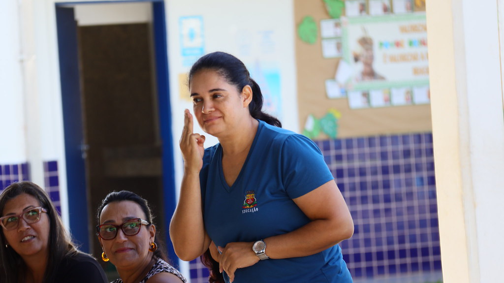 Escolas de Caraguatatuba realizam ações no Dia Nacional da Libras