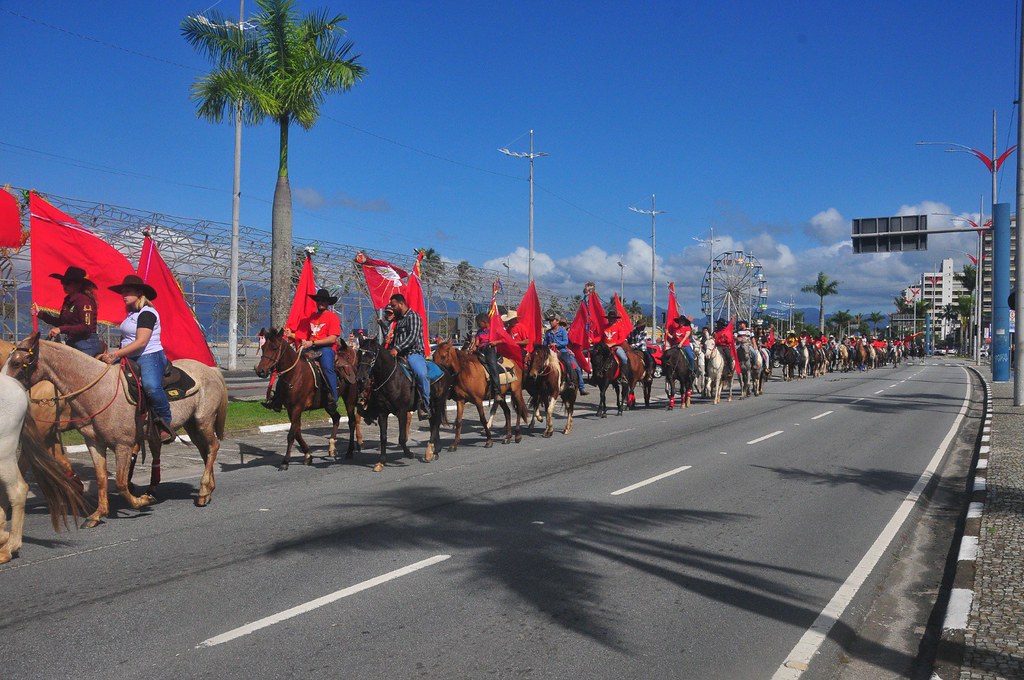 Festa do Divino Espírito Santo movimenta turismo religioso e cultura popular em Caraguatatuba