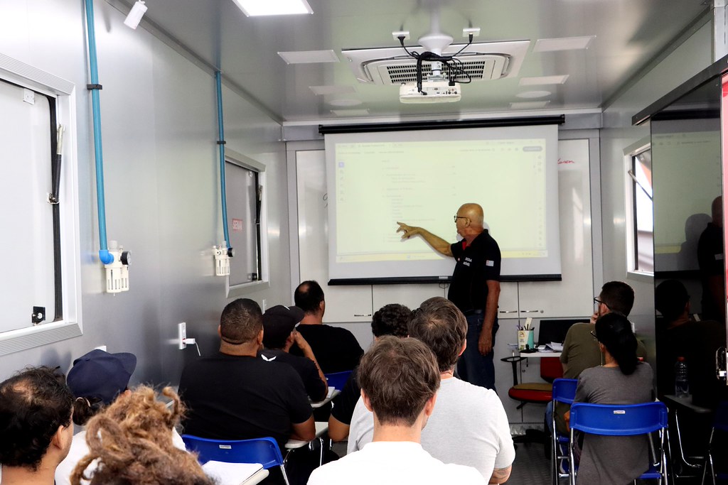 Programa Profissionaliza Caraguá inicia novas turmas de funilaria com certificação do Senai
