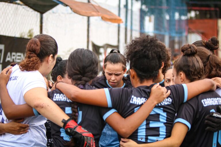 Caraguatatuba vence clássico regional e entra no G-3 do futsal feminino