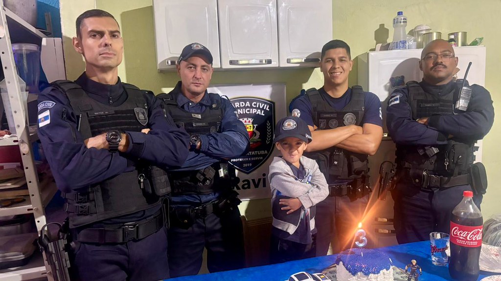 Criança apaixonada pela Guarda Municipal recebe visita especial no dia do aniversário